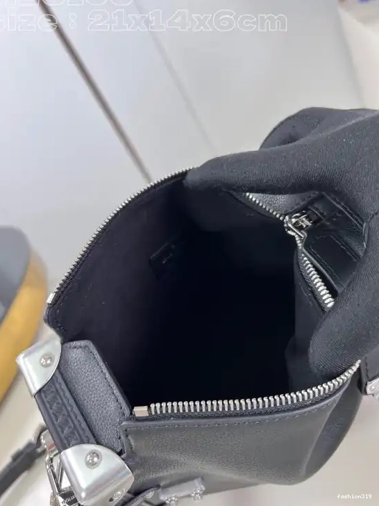 Trunk LOUIS VUITTON PM-21*14*6CM Side 0401